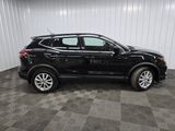 Used 2022 Nissan Rogue Sport S image 2