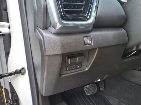 New 2025 GMC Canyon Elevation w/ Convenience Package image 9