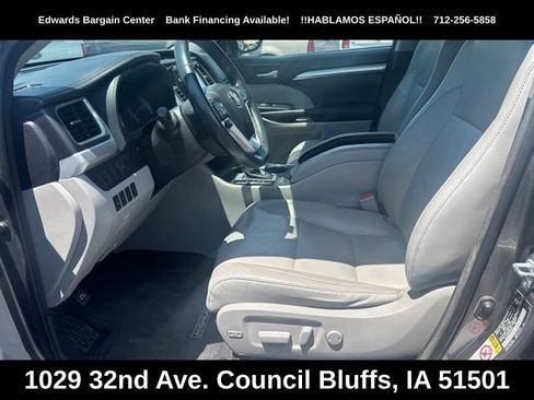 Used 2016 Toyota Highlander XLE AWD/4WD image 16