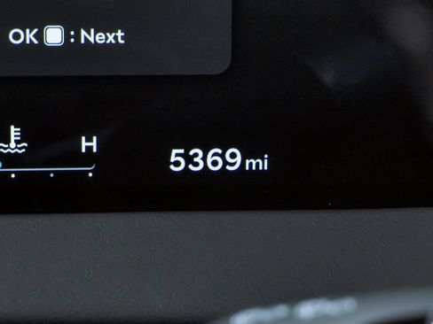 Certified 2026 Genesis GV70 2.5T AWD/4WD image 19