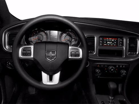 Used 2013 Dodge Charger SE RWD image 9