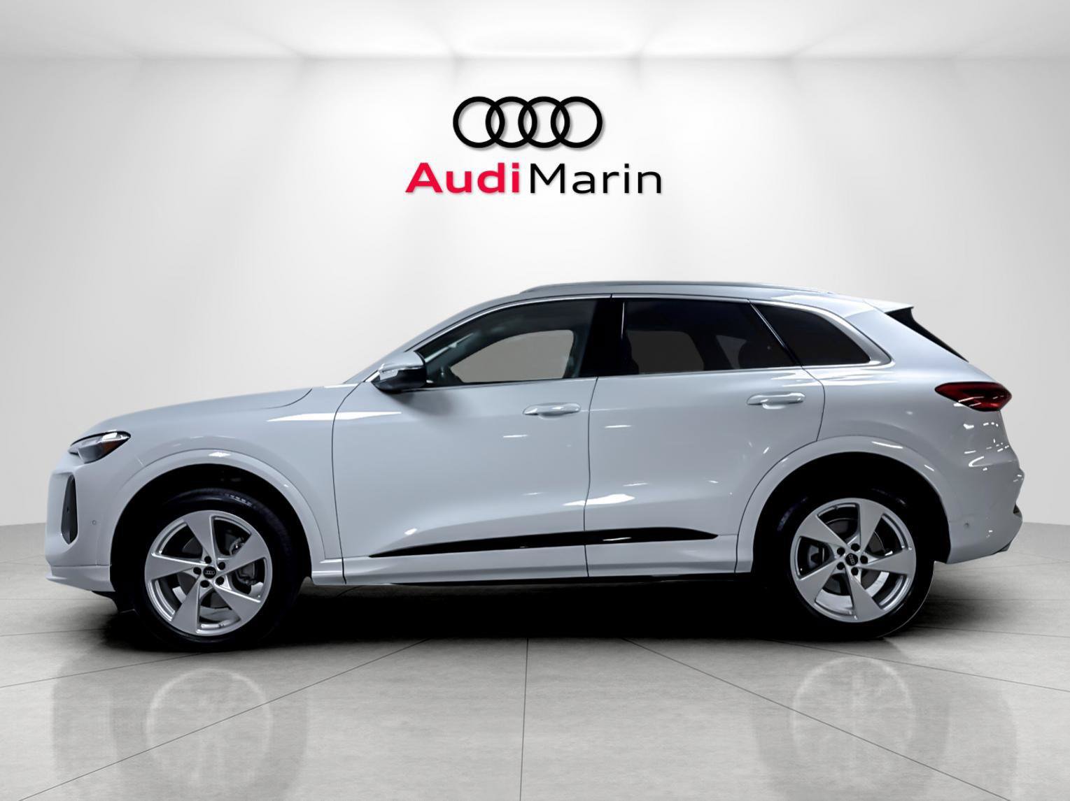 Certified 2026 Audi Q5 Premium Plus AWD/4WD image 2