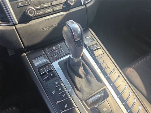 Used 2017 Porsche Macan Turbo AWD/4WD image 12