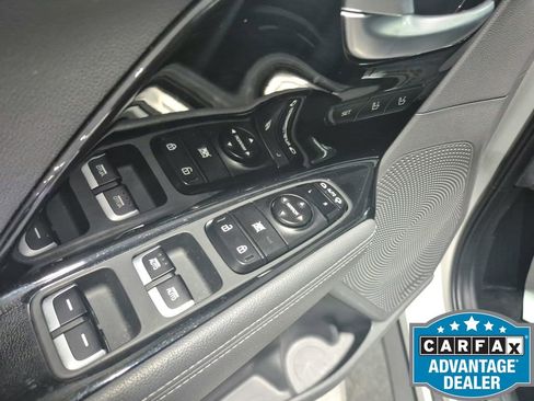 Used 2019 Kia Niro EX w/ EX Premium Package image 18