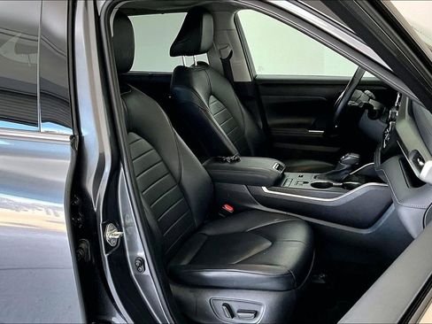 Used 2021 Toyota Highlander XLE image 10