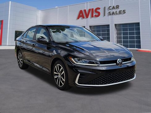 Used 2025 Volkswagen Jetta SE FWD image 3