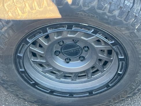 Used 2018 Chevrolet Silverado 1500 LT RWD image 15