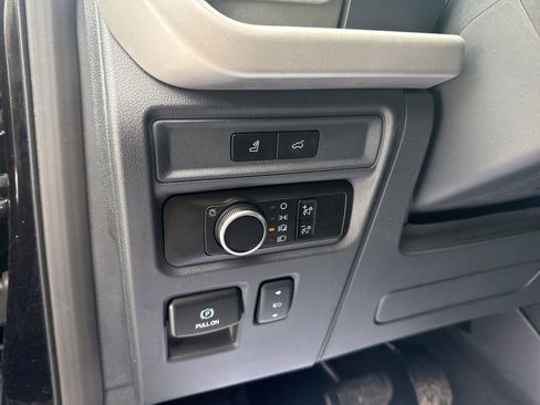 Used 2024 Ford Expedition XLT image 16