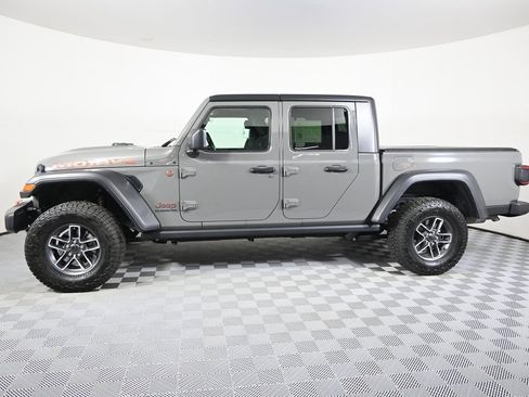 Used 2021 Jeep Gladiator Mojave image 2