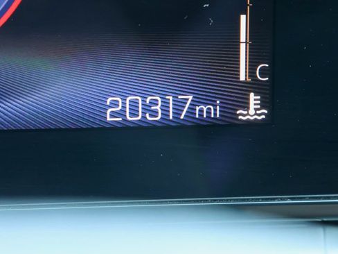 Used 2025 Chevrolet Trax LT FWD image 28