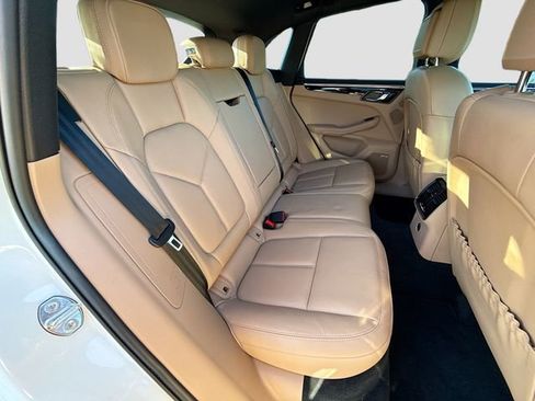 Used 2024 Porsche Macan AWD/4WD image 29