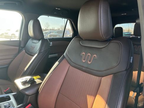 Used 2021 Ford Explorer King Ranch w/ Premium Technology Package image 13