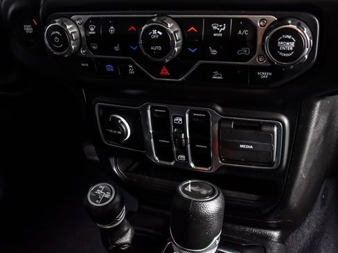 Used 2023 Jeep Wrangler Unlimited w/ Sun & Screen Package AWD/4WD image 28