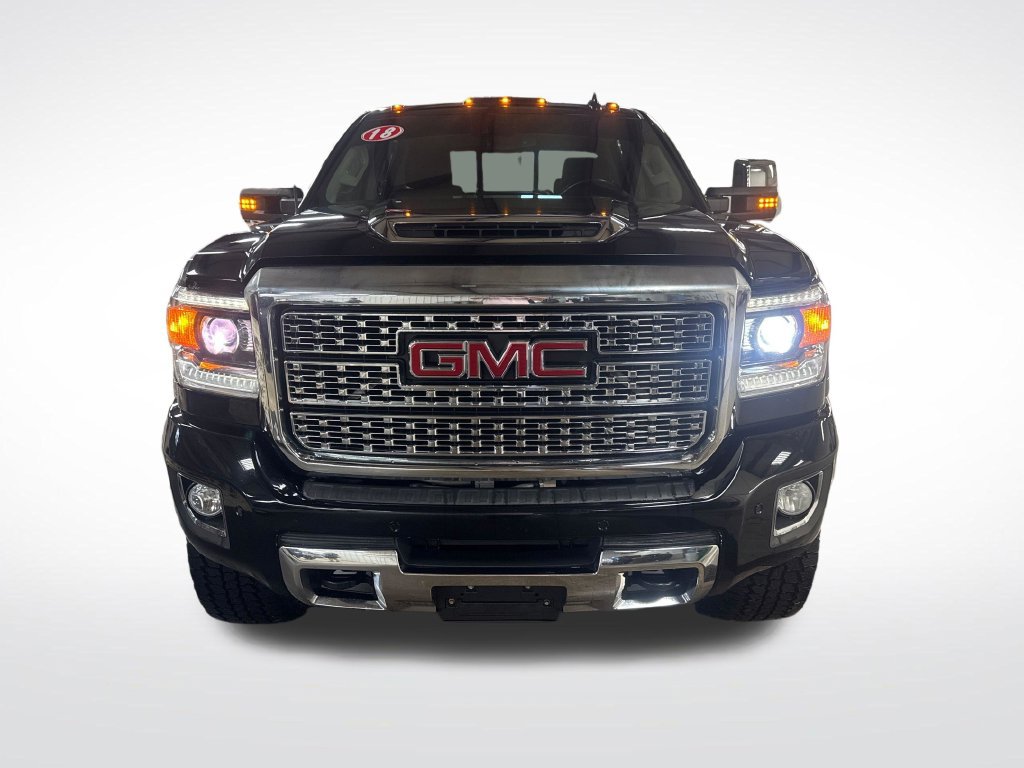 Used 2018 GMC Sierra 2500 Denali w/ Duramax Plus Package AWD/4WD image 9