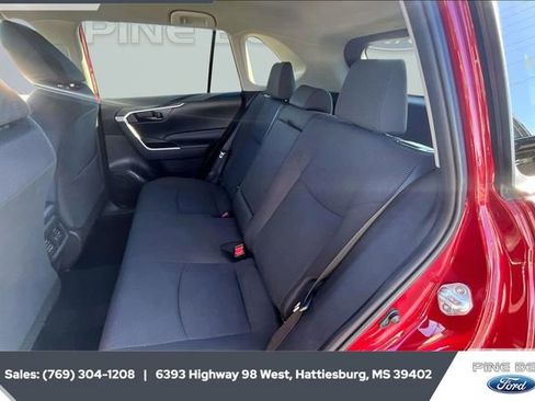 Used 2024 Toyota RAV4 LE image 19