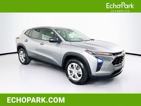 Used 2024 Chevrolet Trax LS w/ Driver Confidence Package image 1