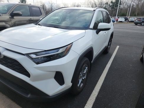 Used 2022 Toyota RAV4 XLE image 1