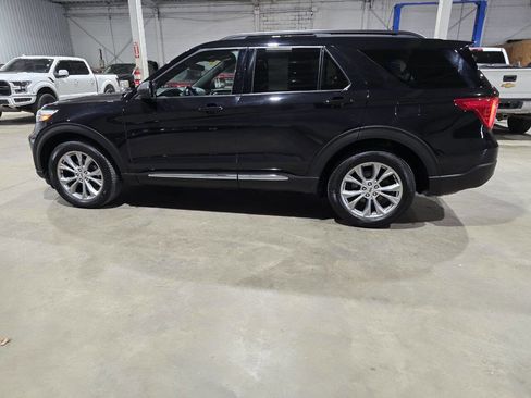 Used 2020 Ford Explorer XLT w/ Equipment Group 202A AWD/4WD image 5