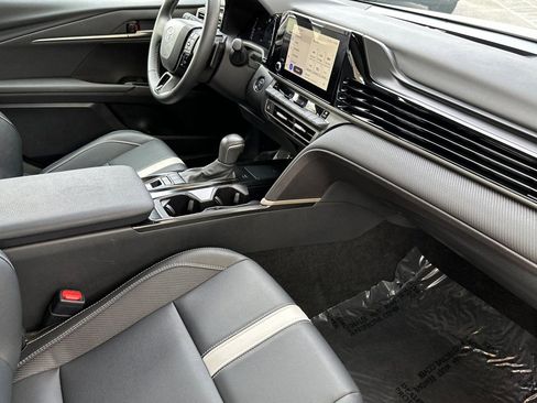 Used 2025 Toyota Camry SE image 16