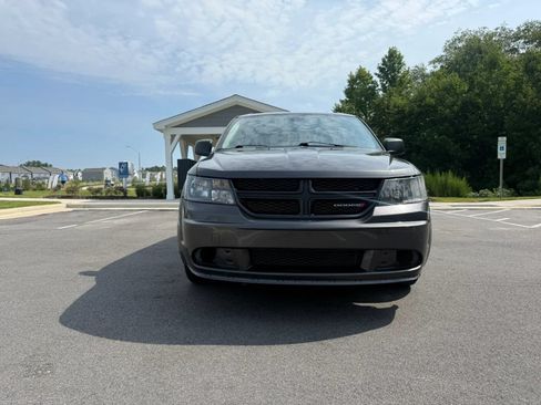 Used 2018 Dodge Journey SE w/ Blacktop Package AWD/4WD image 3