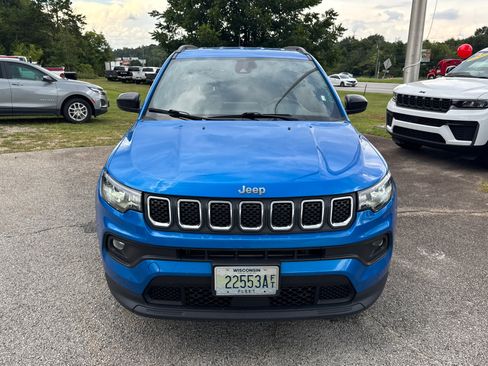 Used 2024 Jeep Compass Latitude AWD/4WD image 2