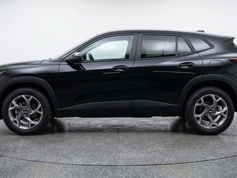 Used 2025 Chevrolet Trax LT FWD image 5