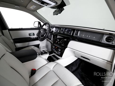 Certified 2025 Rolls-Royce Phantom Sedan image 34