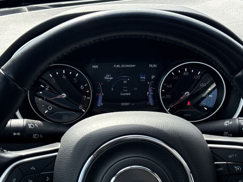 Used 2021 Jeep Compass Latitude w/ Sun and Sound Group image 5