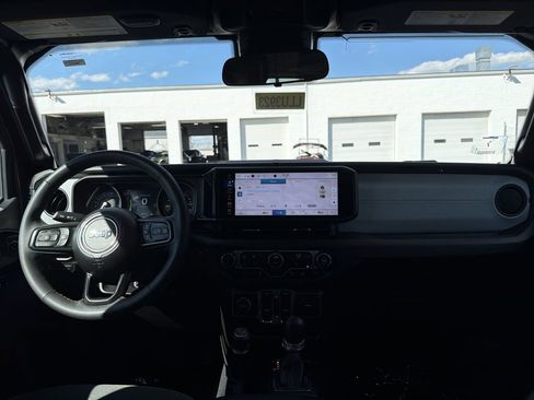 Used 2024 Jeep Wrangler Unlimited w/ Convenience Group AWD/4WD image 19