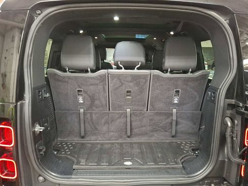 Used 2023 Land Rover Defender 130 SE image 28