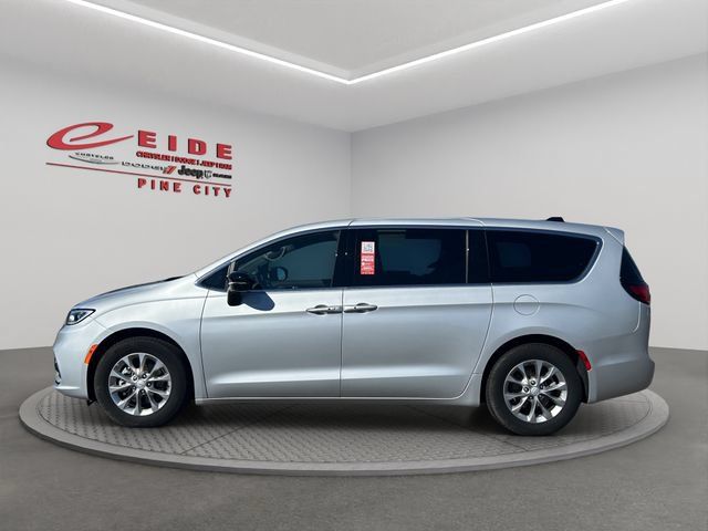 Used 2026 Chrysler Pacifica Limited FWD image 6