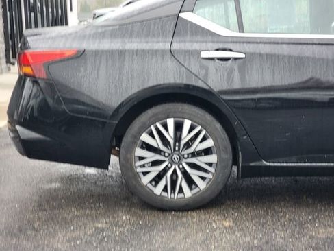 Used 2024 Nissan Altima 2.5 SV image 10