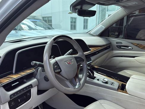 Used 2023 Cadillac Escalade ESV Sport Platinum w/ LPO, ONYX Package AWD/4WD image 10