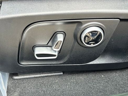 Used 2023 Maserati Levante Trofeo image 21