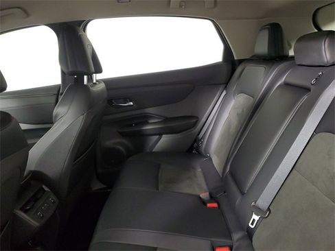 Used 2024 Nissan Ariya AWD image 12