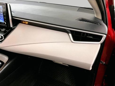 Used 2021 Toyota Corolla LE image 15