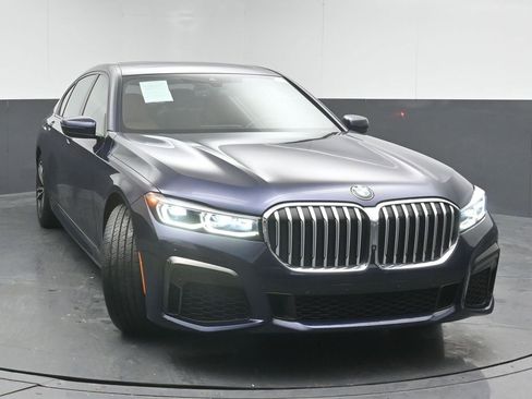 Used 2022 BMW 750i xDrive w/ Luxury Rear Seating Package image 2