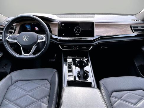 Used 2024 Volkswagen Atlas SE FWD image 14