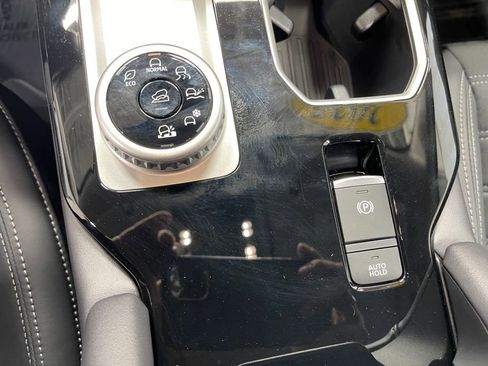 New 2025 Mitsubishi Outlander SE image 14