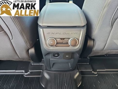 Used 2025 Ford Explorer Active AWD/4WD image 20