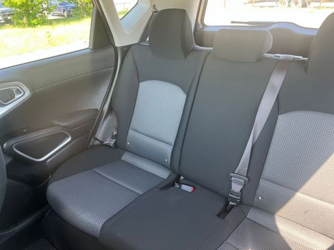 Used 2025 Kia Soul LX w/ LX Technology Package FWD image 37