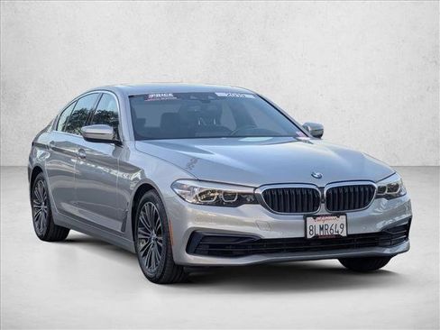 Used 2019 BMW 530e w/ Premium Package image 3