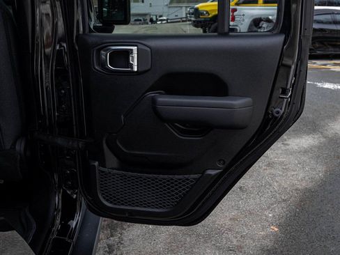 New 2026 Jeep Gladiator Sport AWD/4WD image 15