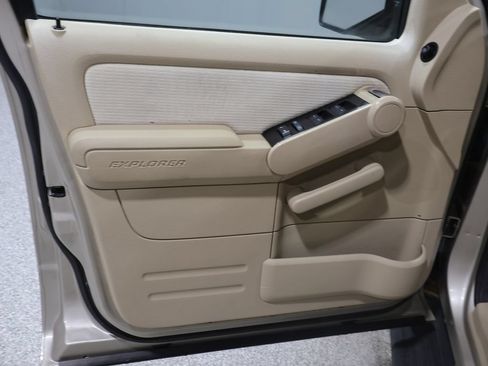 Used 2006 Ford Explorer XLT AWD/4WD image 13