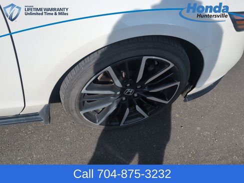 Used 2023 Honda Accord Touring image 9