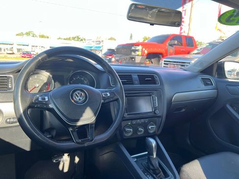 Used 2015 Volkswagen Jetta SE image 14
