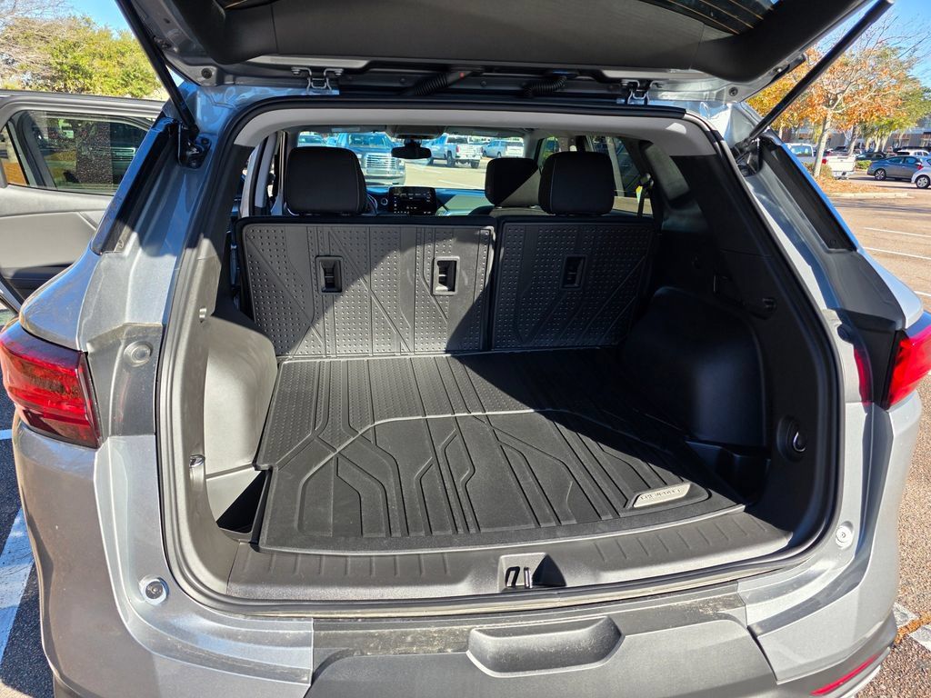 New 2025 Chevrolet Blazer LT w/ LPO, Floor Liner Package FWD image 27