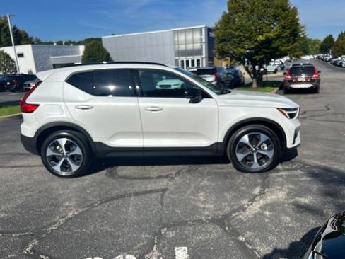 Used 2026 Volvo XC40 B5 Plus w/ Protection Package Premier AWD/4WD image 5