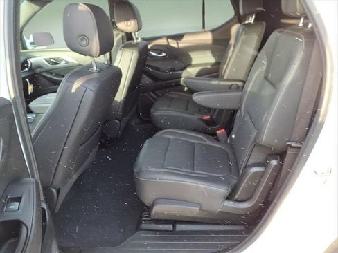 Used 2023 Chevrolet Traverse LT image 12
