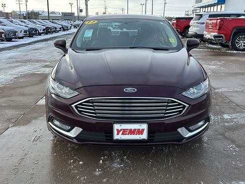 Used 2017 Ford Fusion SE w/ Equipment Group 201A image 4